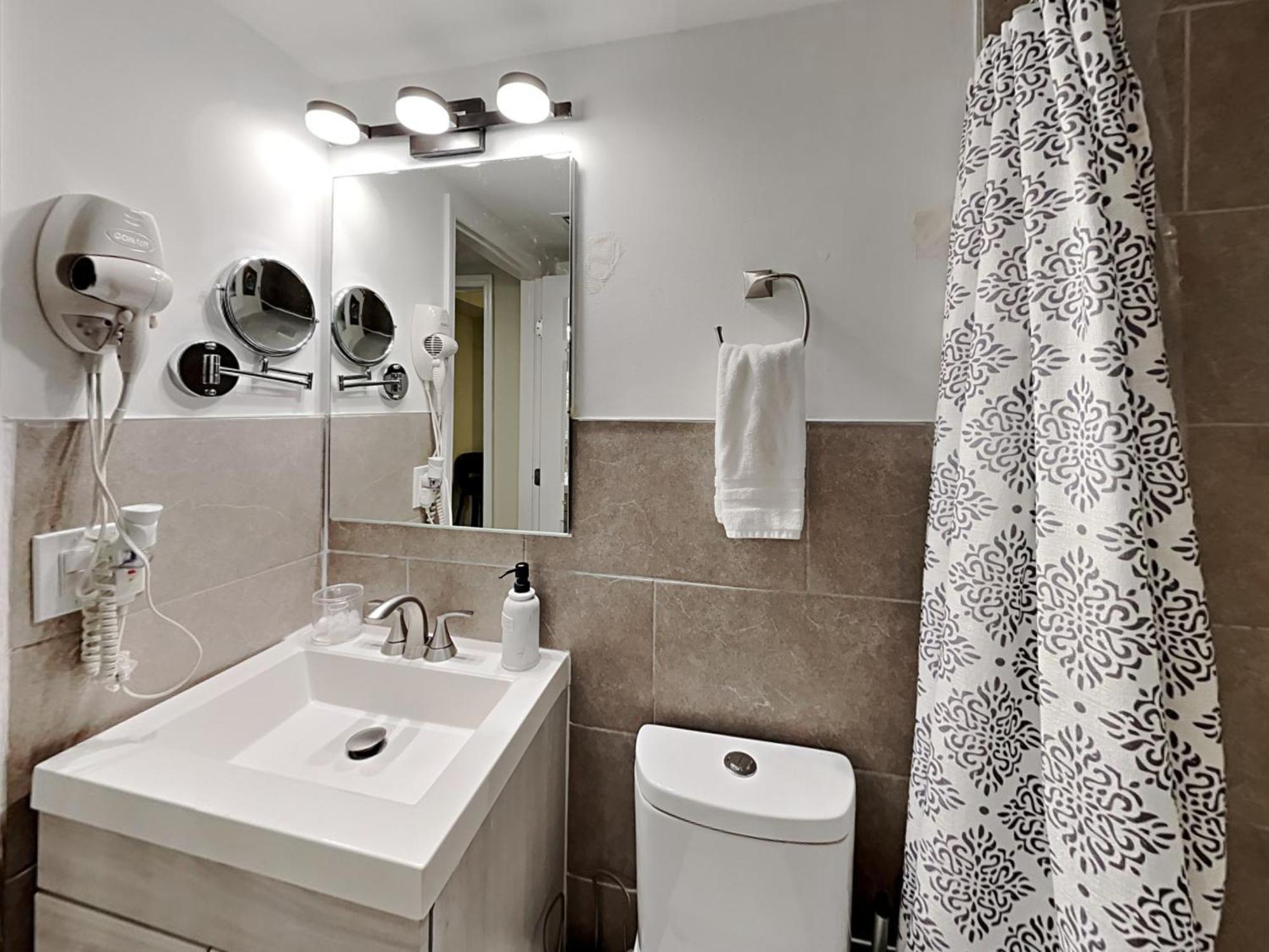 Private Rooms At Miami Centrally Located With Free Parking Esterno foto