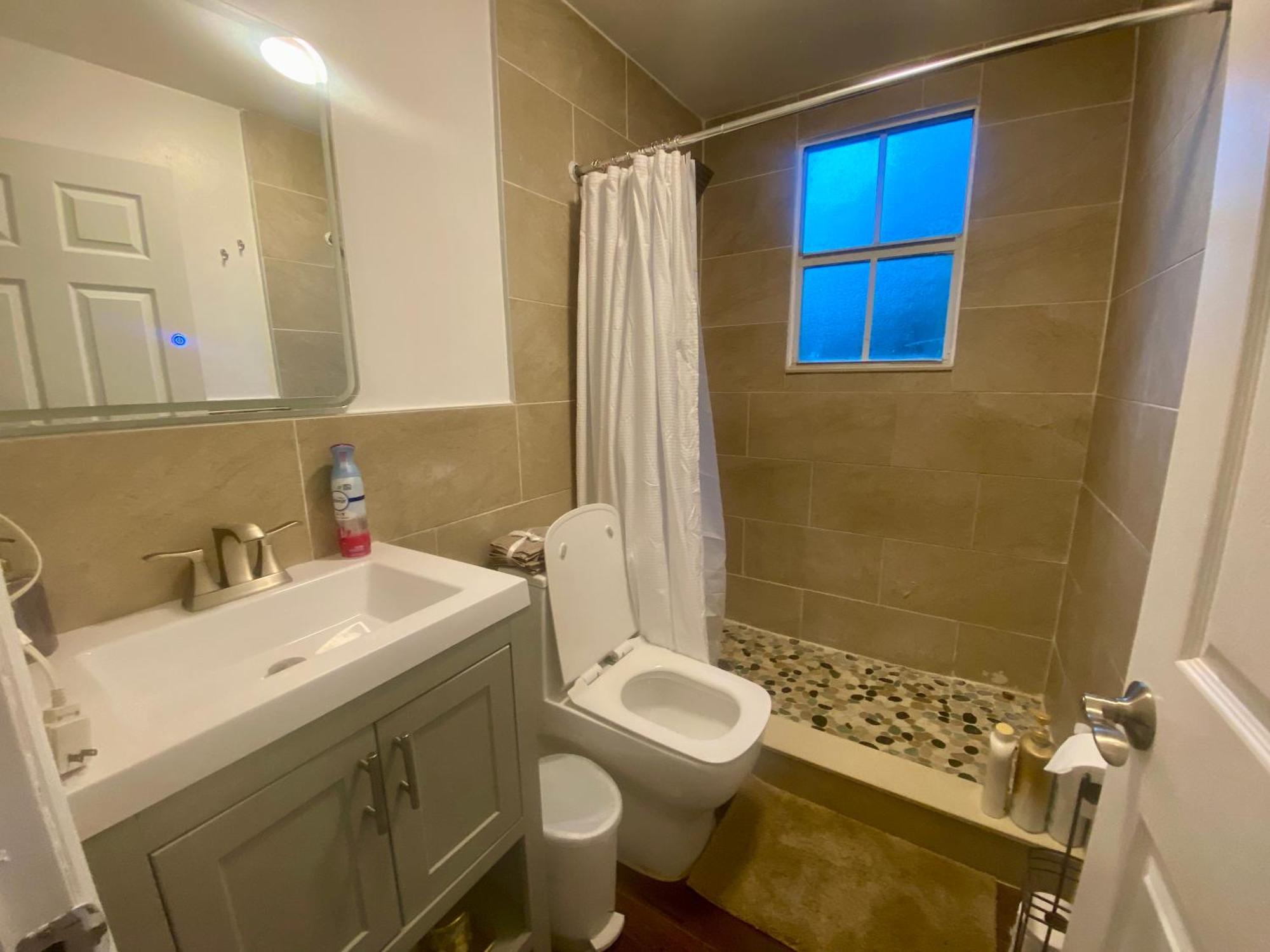Private Rooms At Miami Centrally Located With Free Parking Esterno foto