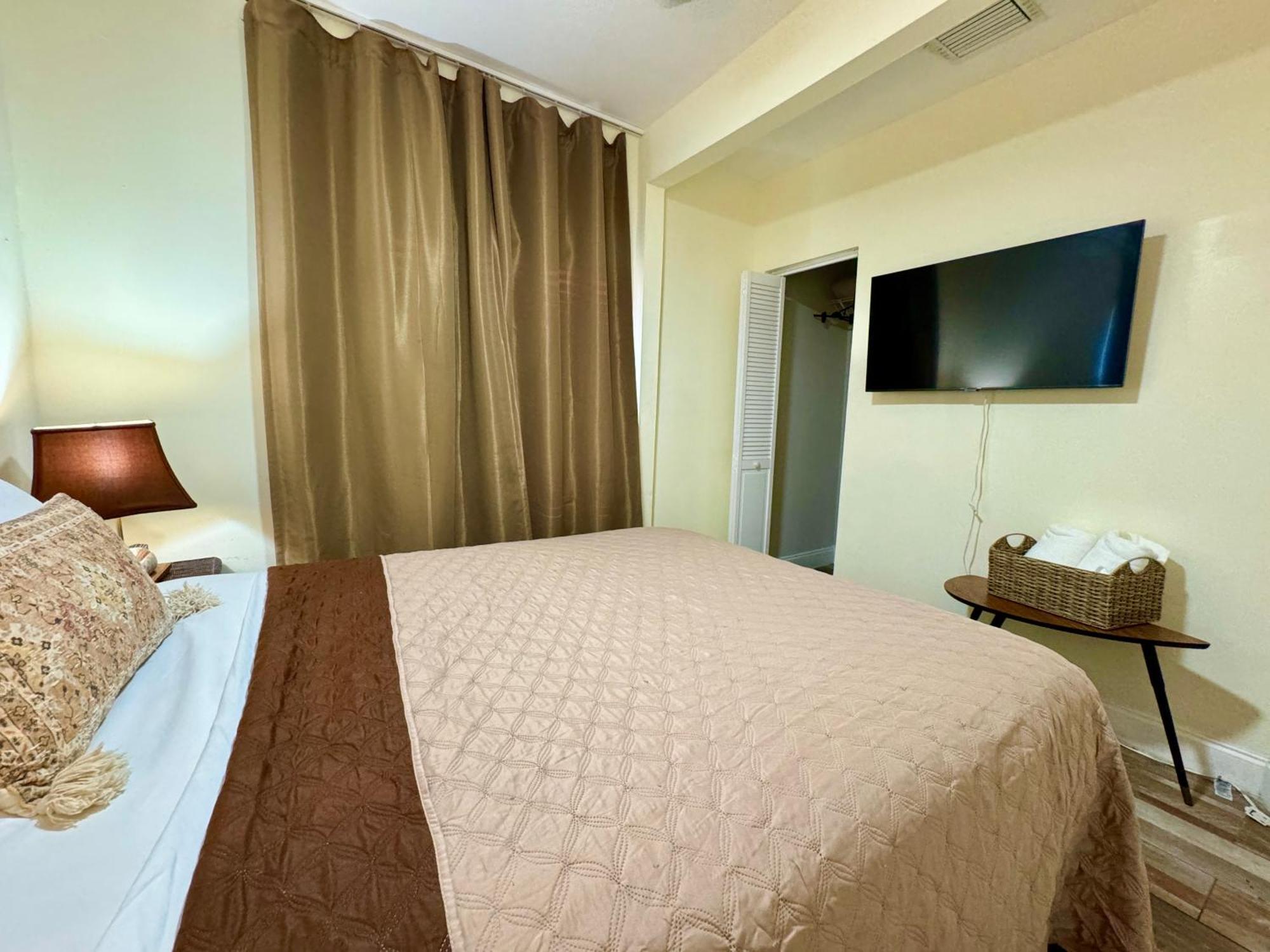 Private Rooms At Miami Centrally Located With Free Parking Esterno foto